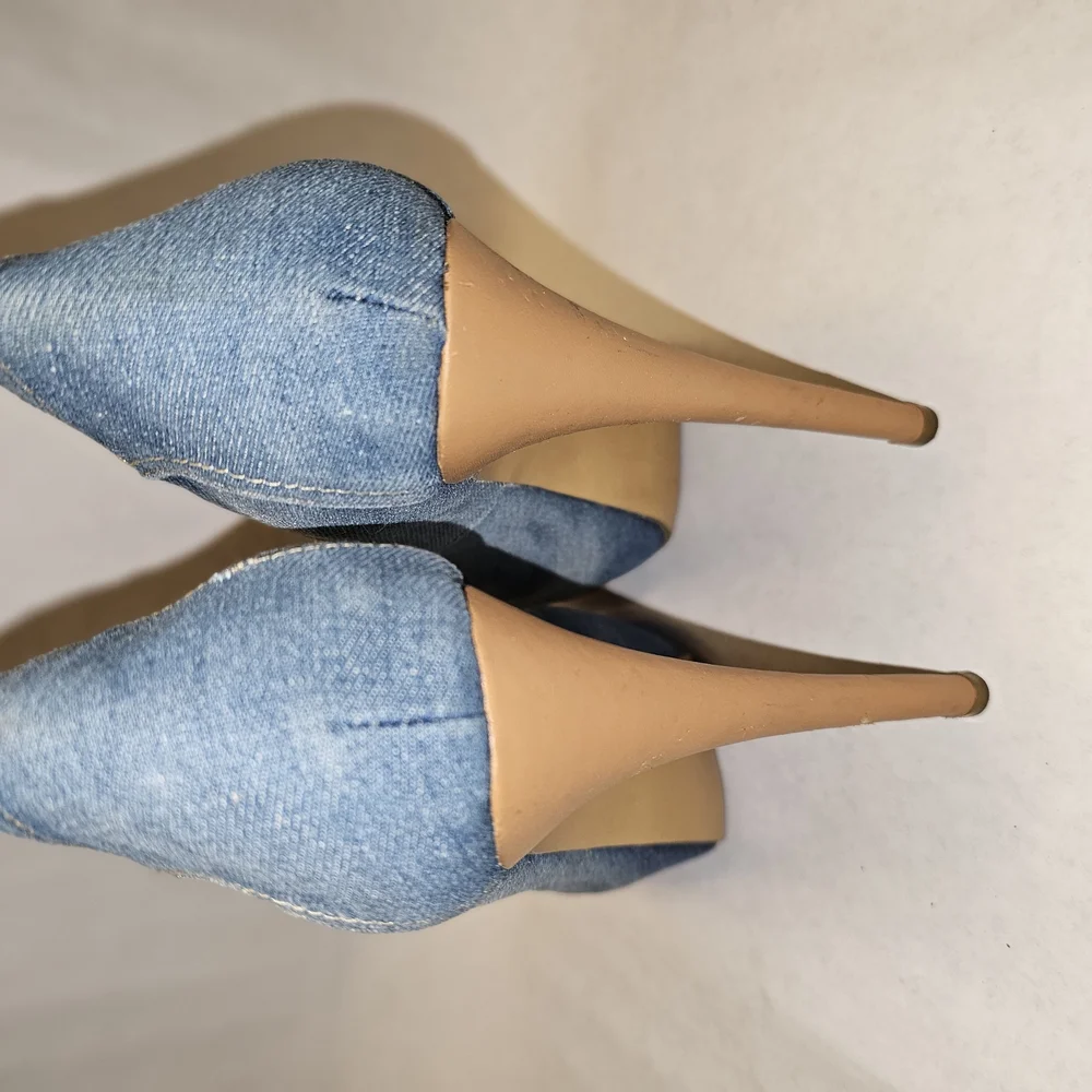Stylish Denim and Tan Heels - Picture 2 of 5